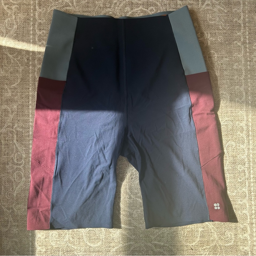 High-waisted sculpting pocket short